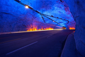 crédito: túnel de Laerdal [CC BY-SA 3.0], via Wikimedia Commons 